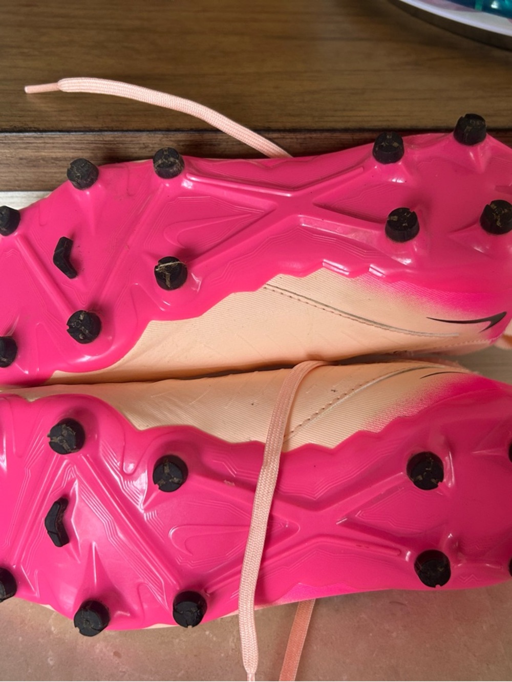 Nike Kids Pink phantom Luna Football Cleats with Black Swoosh - Picture 2 of 3